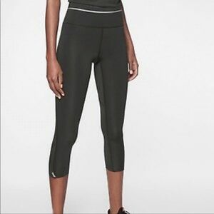 Athleta Sonic Capri Leggings Reflective Detail Olive Green XS